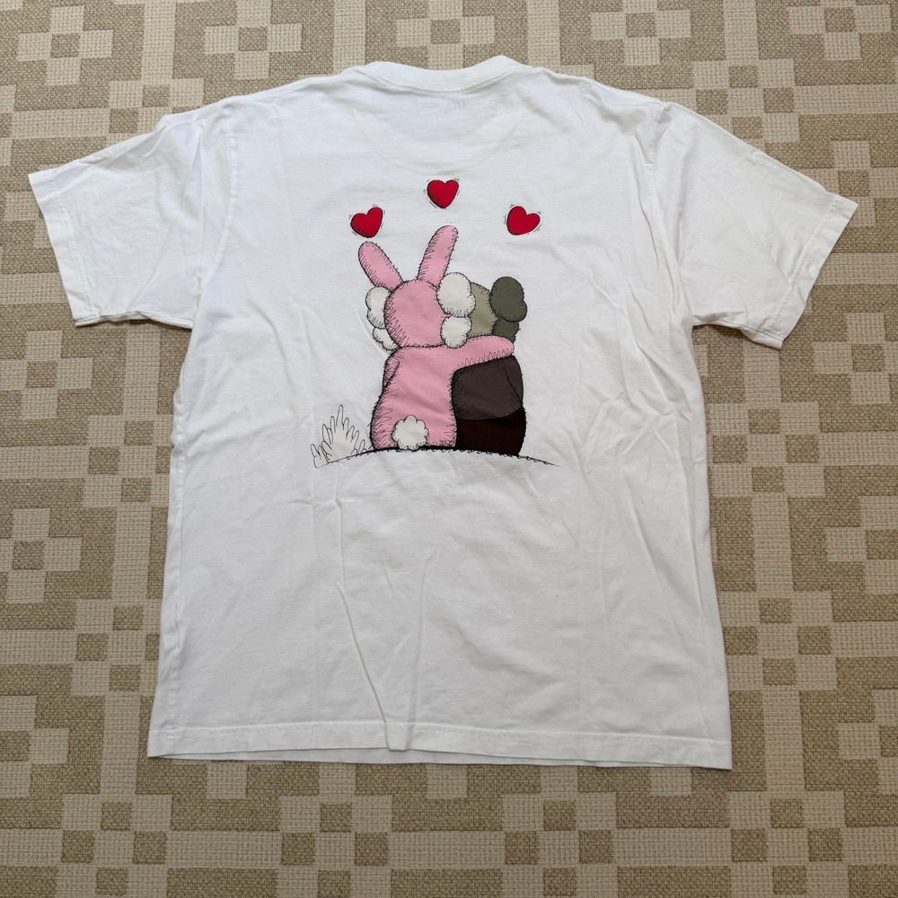 Uniqlo KAWS x Warhol T-Shirt Mens Large White Lips Back Graphic Short Sleeve Tee